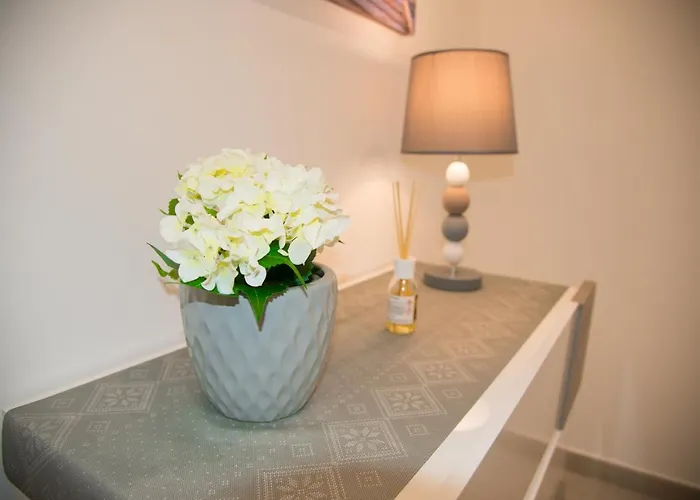 Mondello Manick Mare 公寓 *