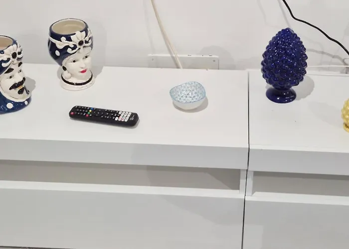 Mondello Manick Mare 公寓 *